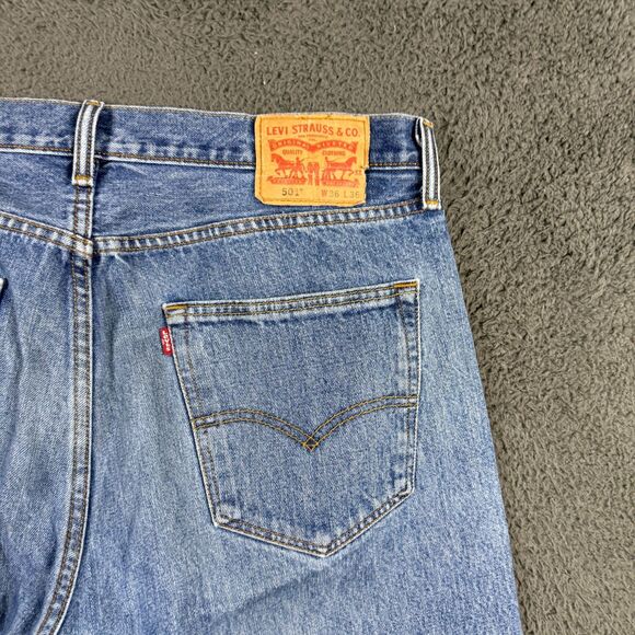 Levis 501 Jeans Mens 36x36 Blue Straight Fit Button Fly Light Wash Denim Pants - Picture 9 of 16